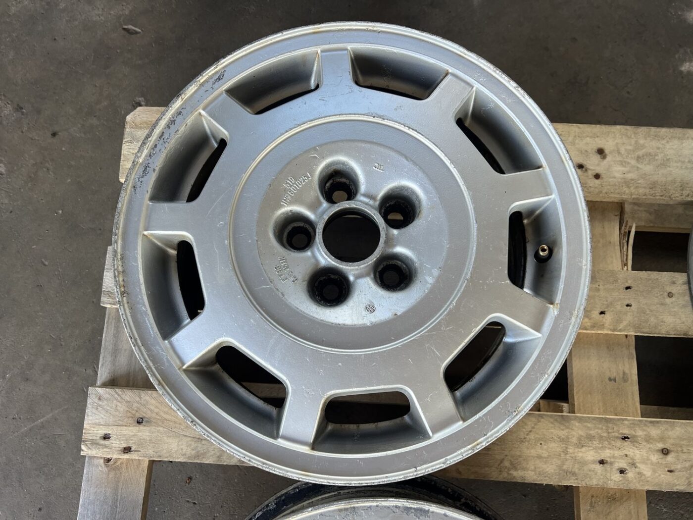 Lietie diski - vieglmetāla (kpl) priekš VW GOLF IV 1999