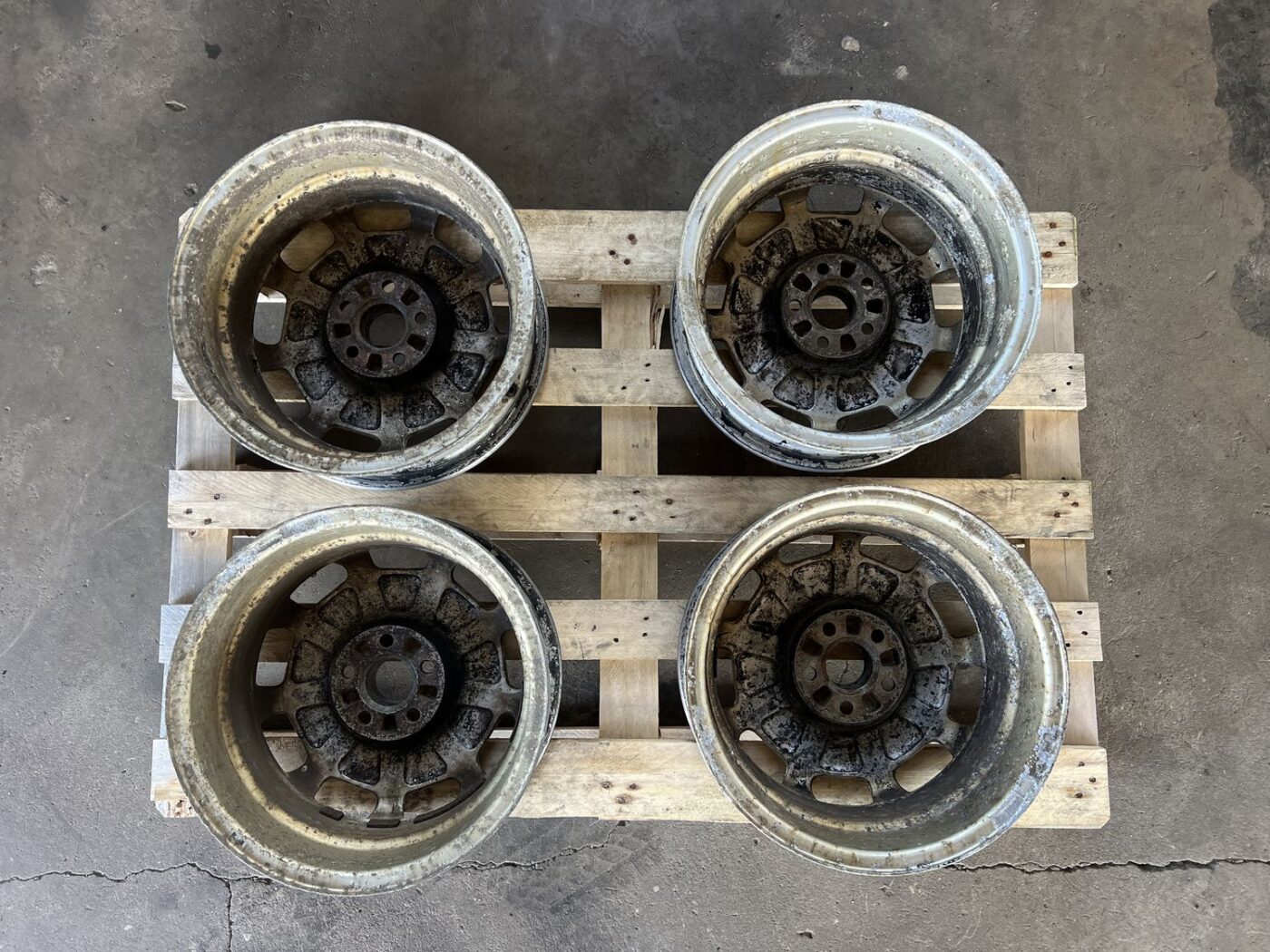 Lietie diski - vieglmetāla (kpl) priekš VW GOLF IV 1999