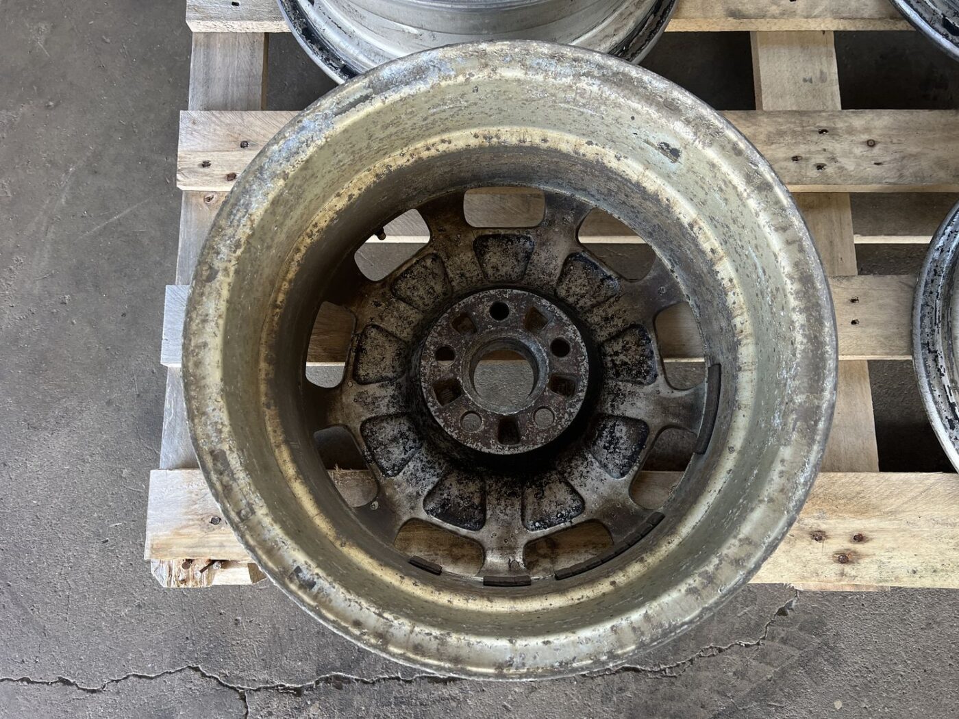 Lietie diski - vieglmetāla (kpl) priekš VW GOLF IV 1999