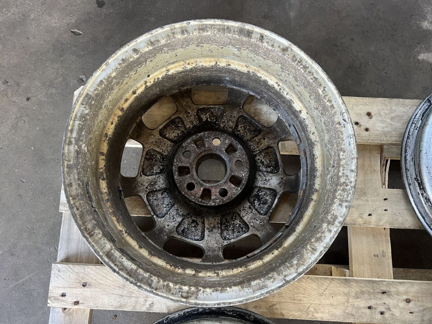 Lietie diski - vieglmetāla (kpl) priekš VW GOLF IV 1999