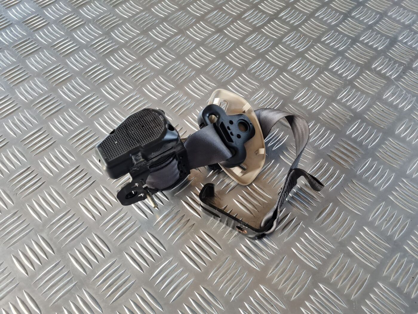 Aizmugurējā labā drošības josta priekš SAAB 9-5 1999 4 Aizmugurējā labā drošības josta priekš SAAB 9-5 1999