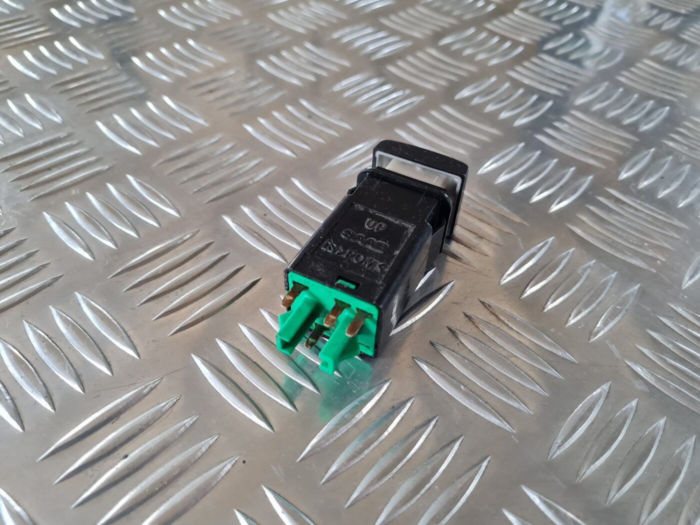 Miglas lukturu ieslēgšanas poga priekš SAAB 9-5 1999 2 Miglas lukturu ieslēgšanas poga priekš SAAB 9-5 1999