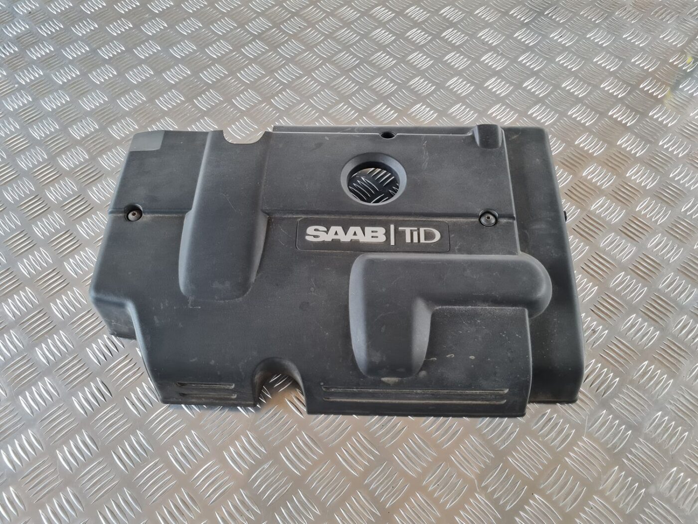 Dzinēja dekoratīvais vāks priekš SAAB 9-5 1999 1 Dzinēja dekoratīvais vāks priekš SAAB 9-5 1999