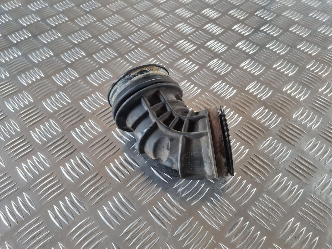 Gaisa filtra korpusa caurule priekš SAAB 9-5 1999 1 Gaisa filtra korpusa caurule priekš SAAB 9-5 1999