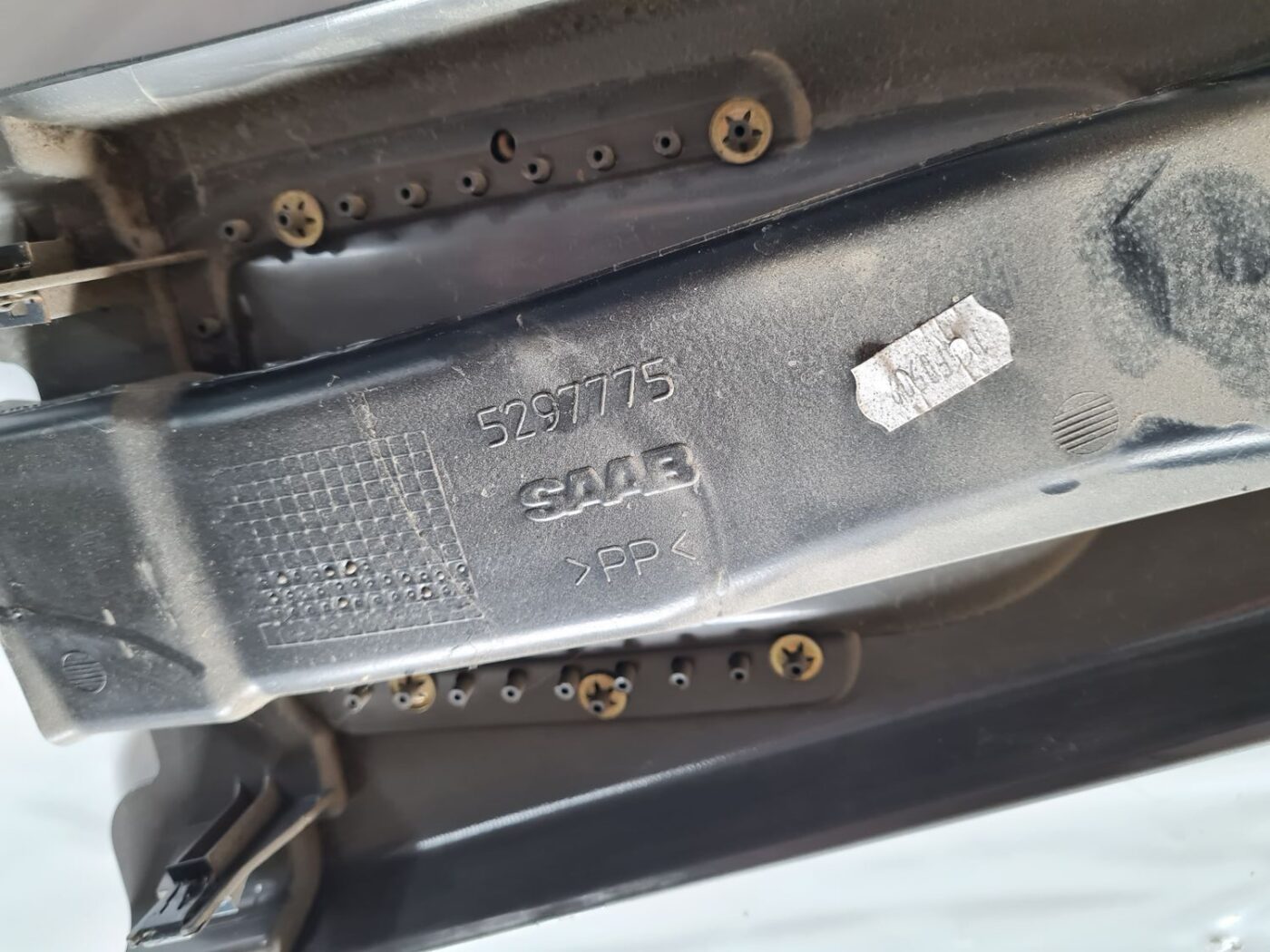 Vidējas salona statnes apdare priekš SAAB 9-5 1999