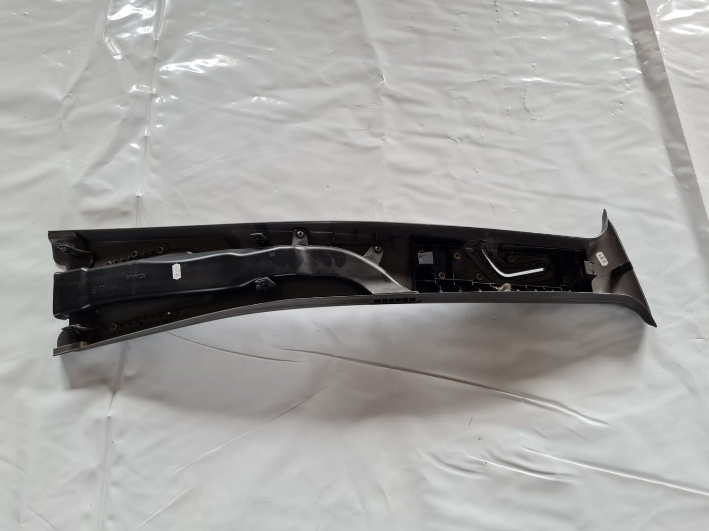 Vidējas salona statnes apdare priekš SAAB 9-5 1999