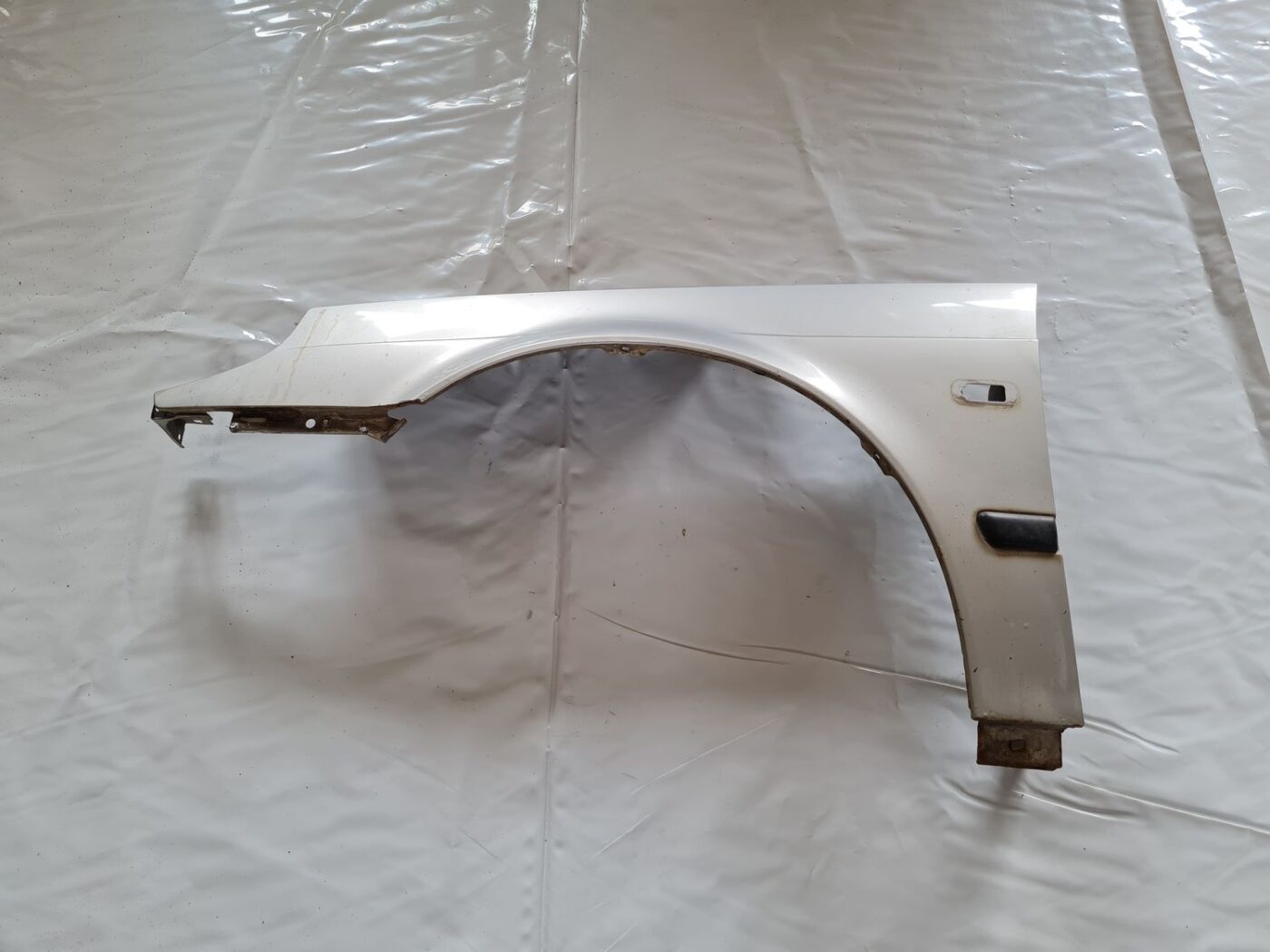 Priekšējais kreisais spārns priekš SAAB 9-5 1999 1 Priekšējais kreisais spārns priekš SAAB 9-5 1999