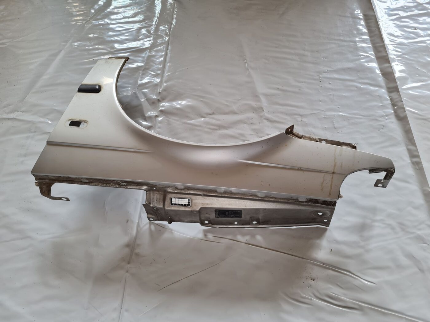 Priekšējais kreisais spārns priekš SAAB 9-5 1999 8 Priekšējais kreisais spārns priekš SAAB 9-5 1999