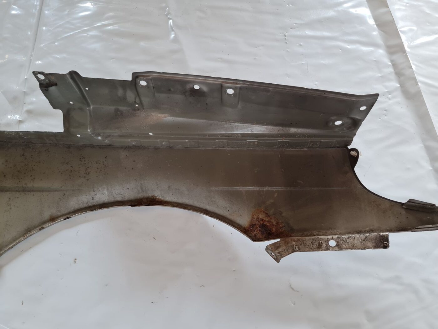 Priekšējais kreisais spārns priekš SAAB 9-5 1999 3 Priekšējais kreisais spārns priekš SAAB 9-5 1999