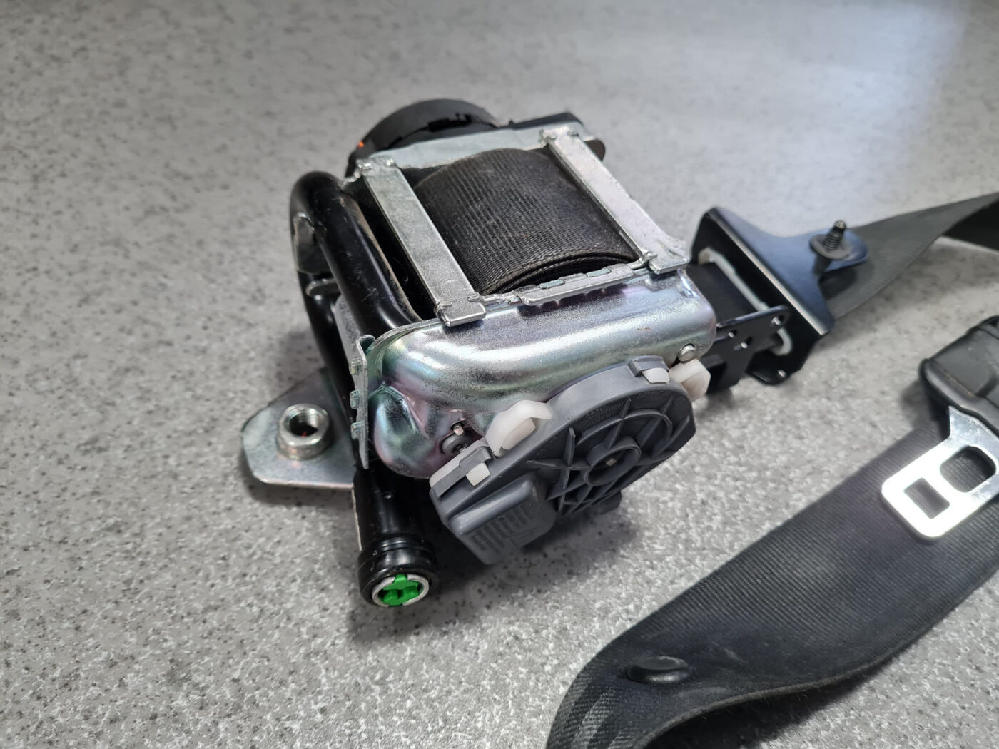 Priekšējā kreisā drošības josta priekš VOLVO V60 2012