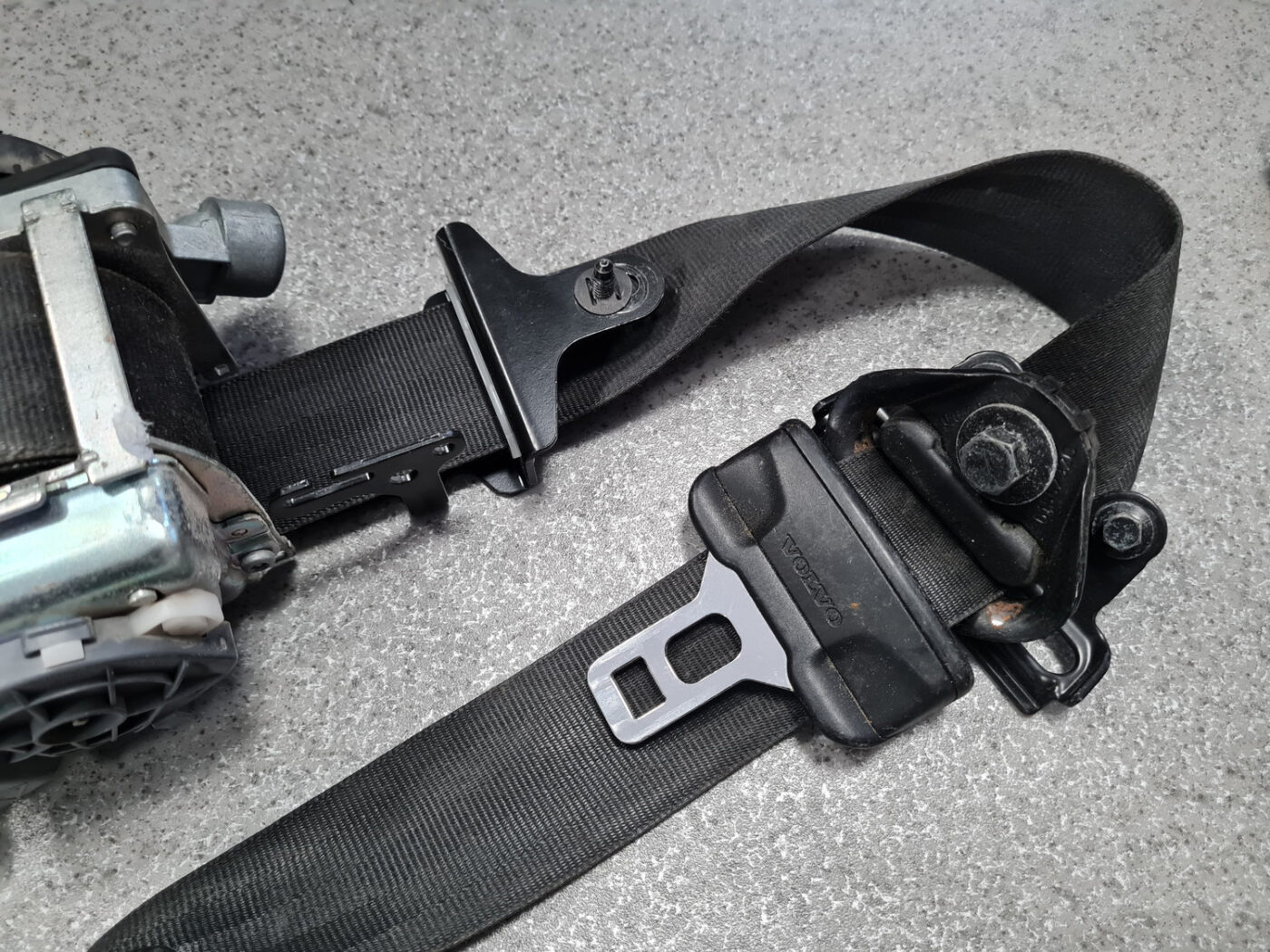 Priekšējā kreisā drošības josta priekš VOLVO V60 2012