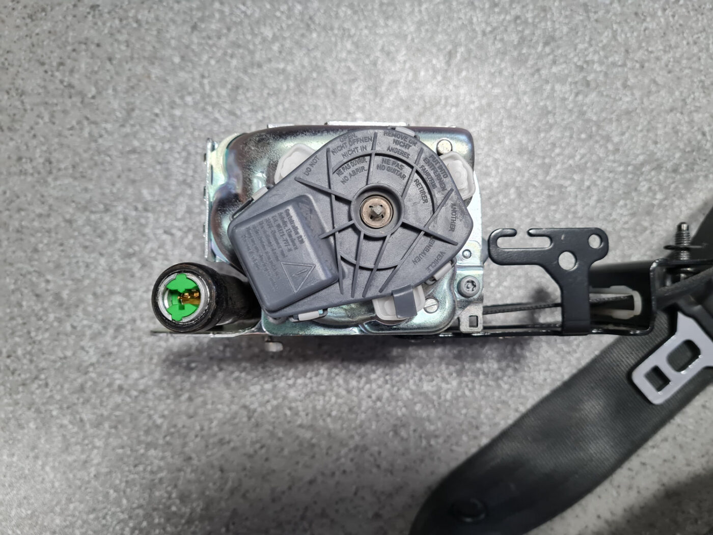 Priekšējā kreisā drošības josta priekš VOLVO V60 2012