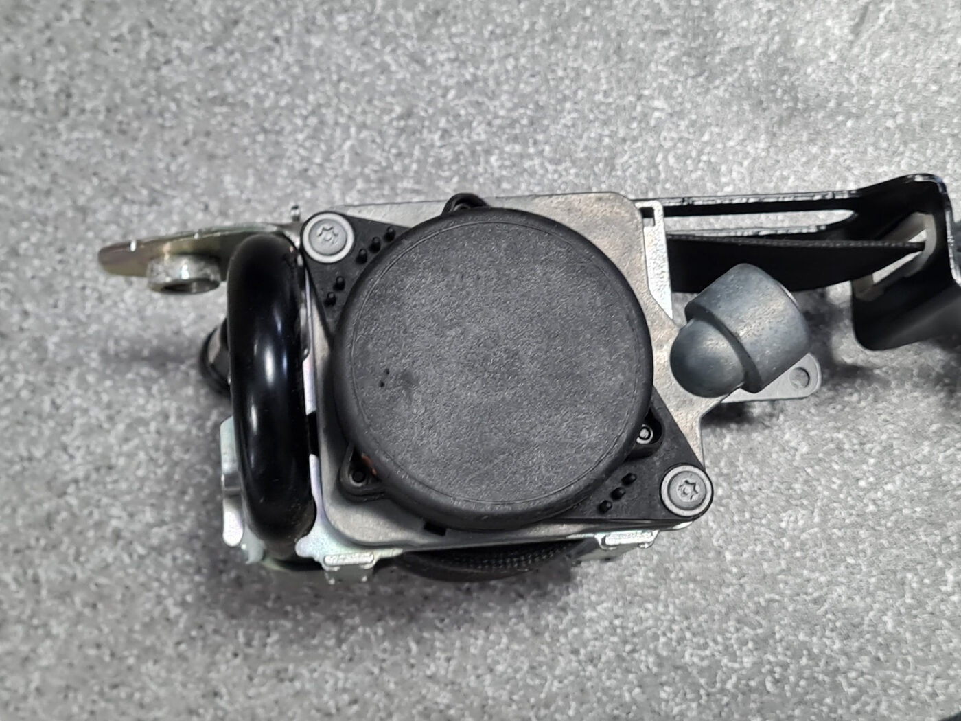 Priekšējā kreisā drošības josta priekš VOLVO V60 2012