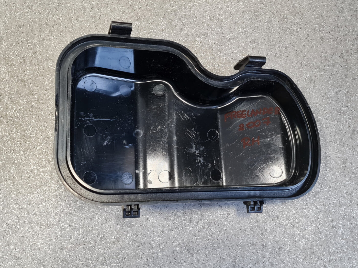 Priekšēja luktura vāks priekš LAND ROVER FREELANDER 2007 6 Priekšēja luktura vāks priekš LAND ROVER FREELANDER 2007