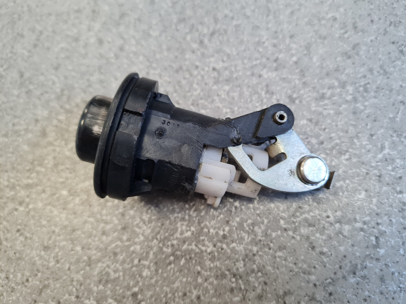 Bagāžnieka vāka slēdzene priekš DACIA LODGY 2014 6 Bagāžnieka vāka slēdzene priekš DACIA LODGY 2014