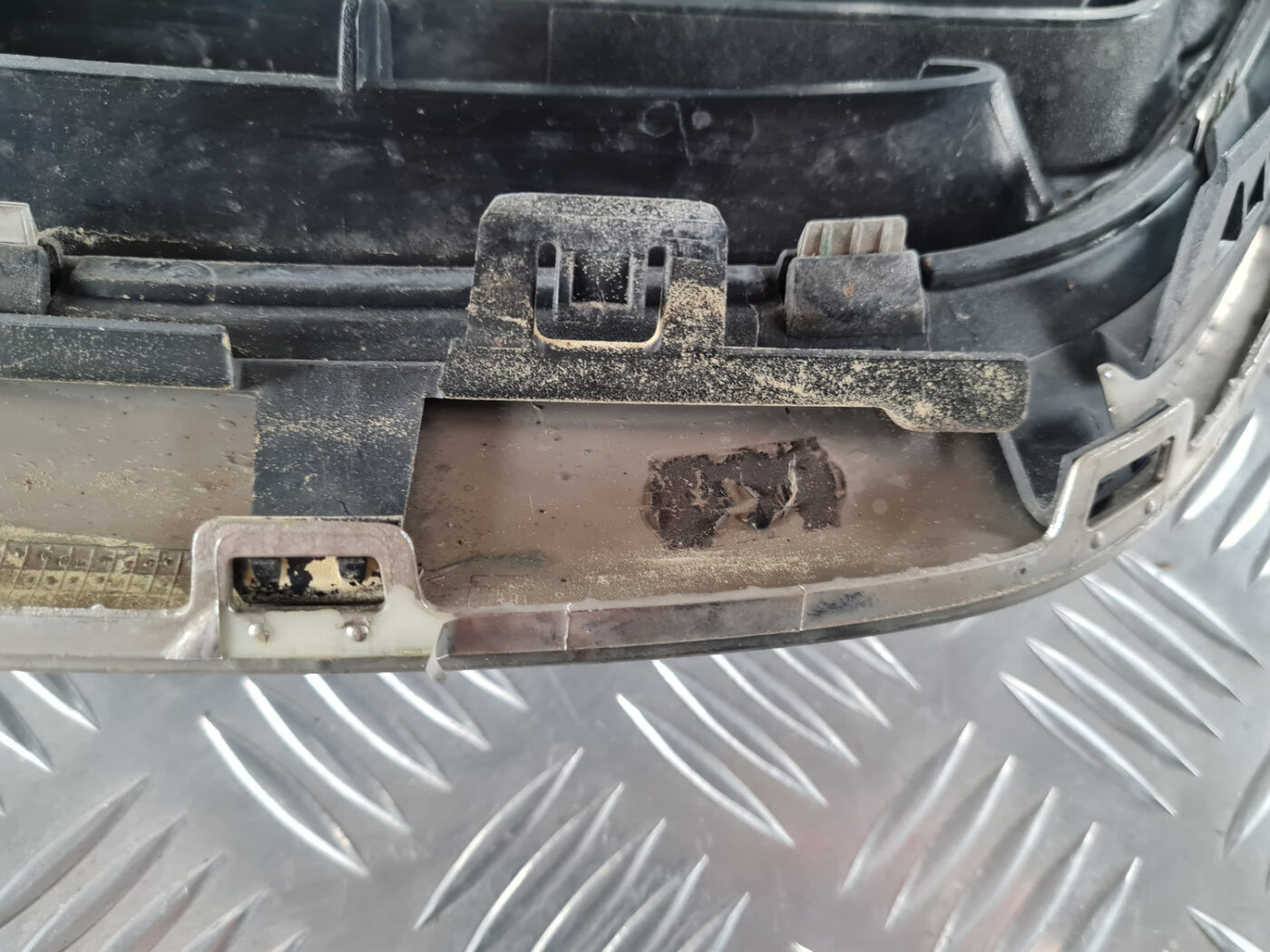 Bufera reste priekš SAAB 9-3 2009 6 Bufera reste priekš SAAB 9-3 2009