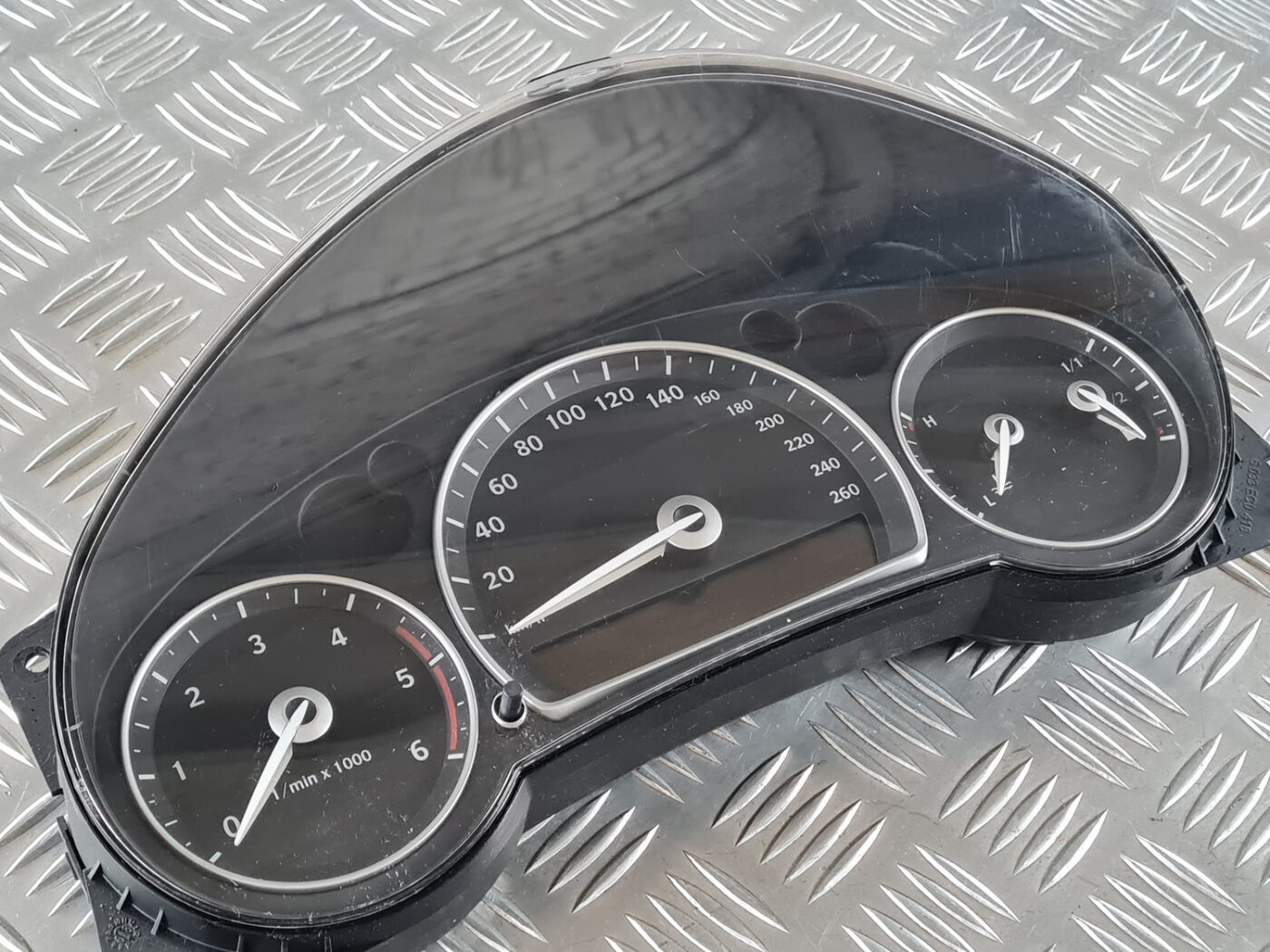 Spidometrs priekš SAAB 9-3 2009 2 Spidometrs priekš SAAB 9-3 2009