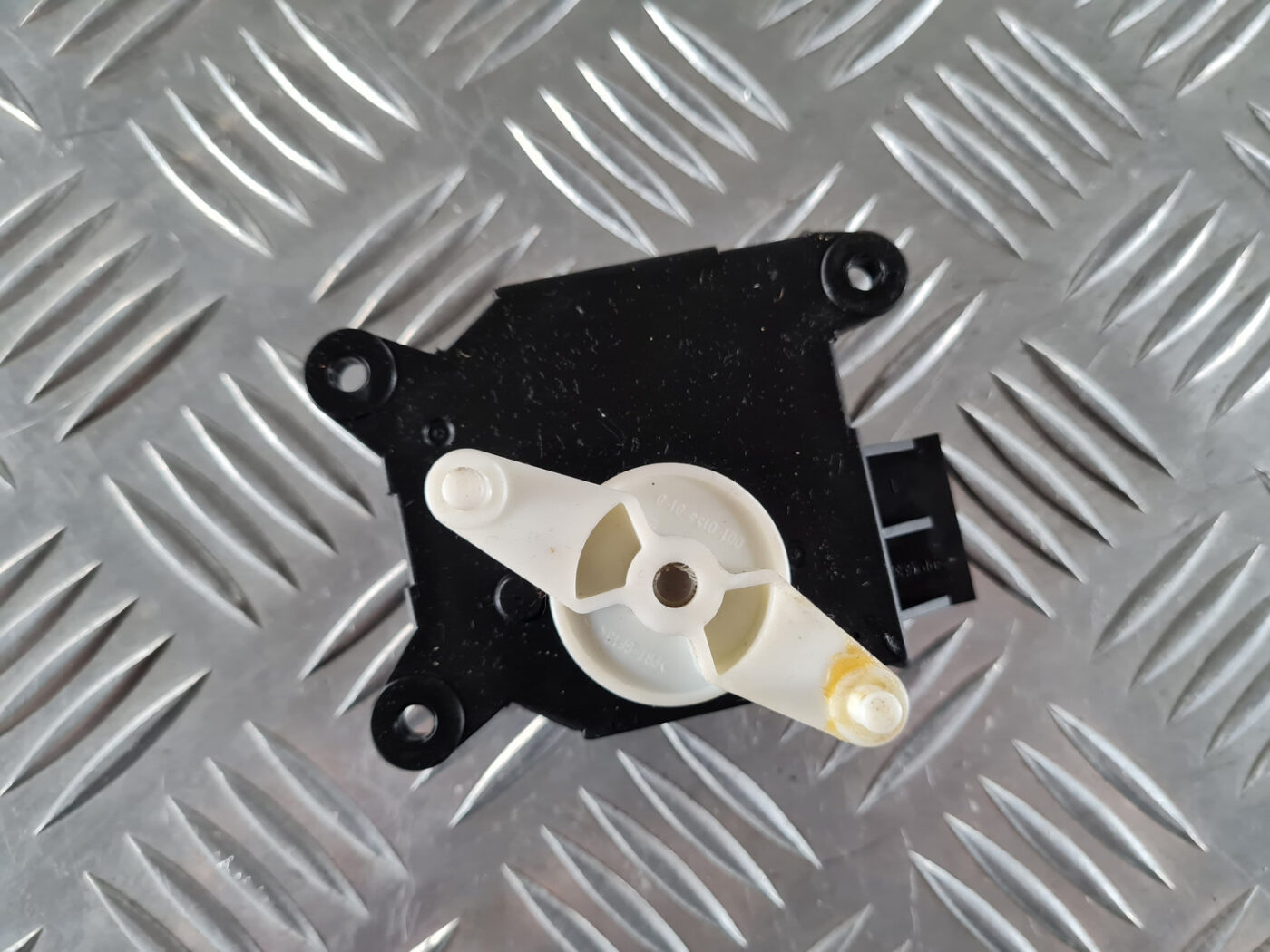 Apsildes sistēmas aktuators priekš SAAB 9-3 2009 4 Apsildes sistēmas aktuators priekš SAAB 9-3 2009