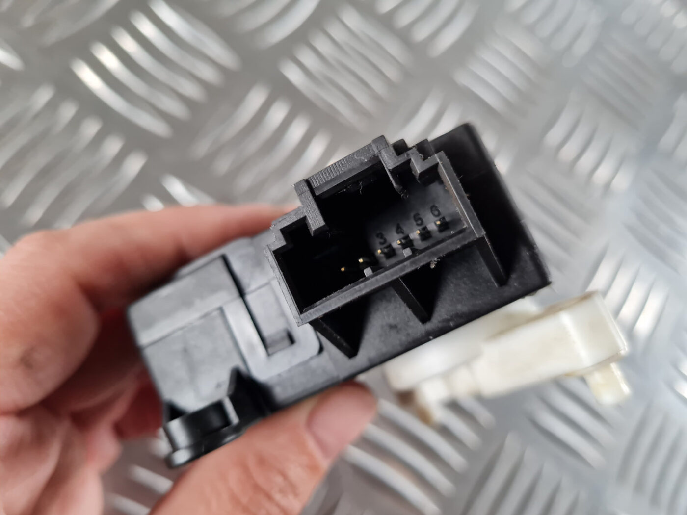 Apsildes sistēmas aktuators priekš SAAB 9-3 2009 3 Apsildes sistēmas aktuators priekš SAAB 9-3 2009