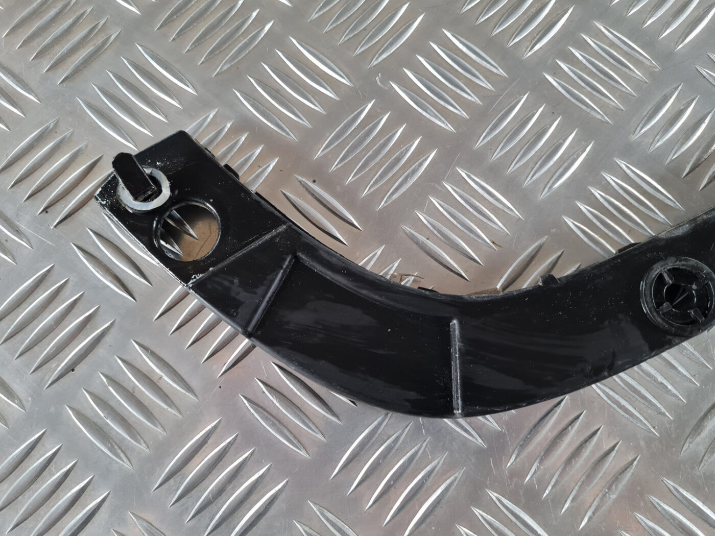 Aizmugurēja bufera kronšteins priekš SAAB 9-3 2009