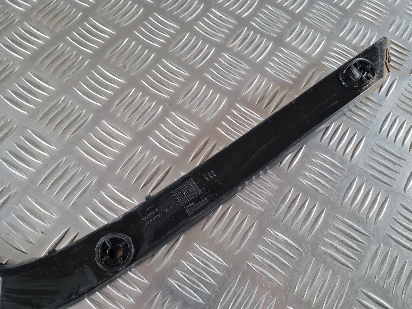 Aizmugurēja bufera kronšteins priekš SAAB 9-3 2009