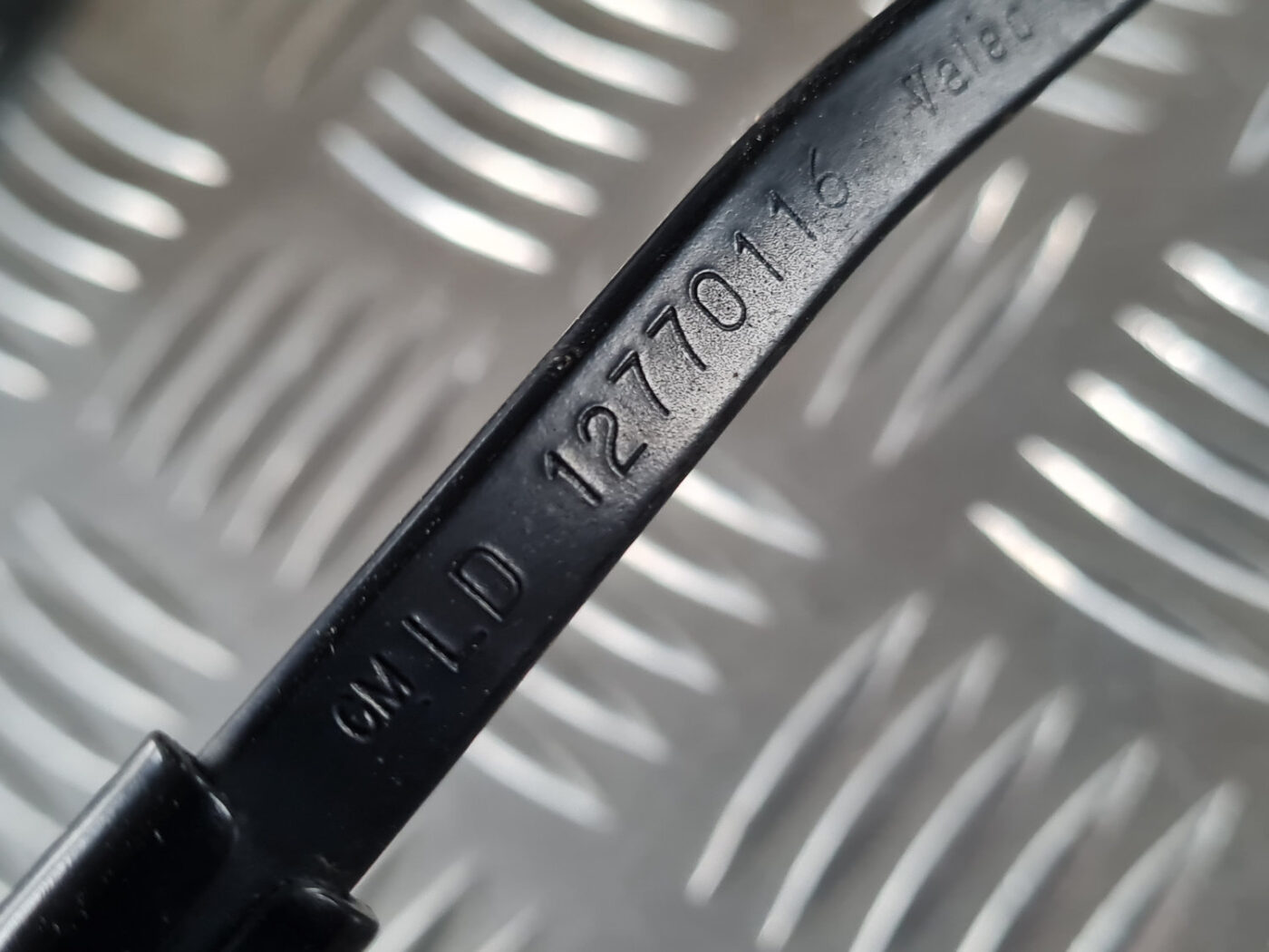 Vējstikla slotu turētāju komplekts priekš SAAB 9-3 2009