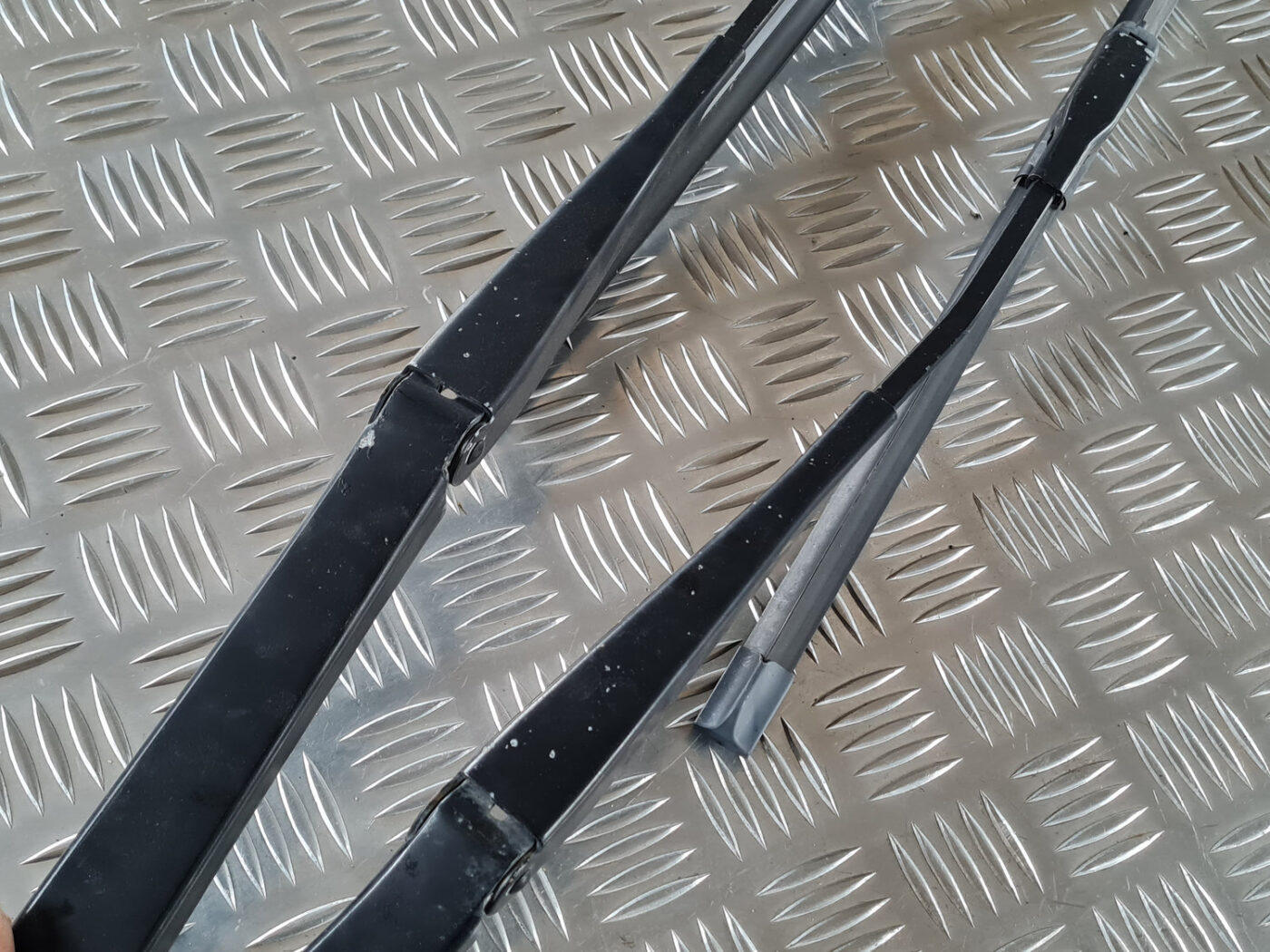 Vējstikla slotu turētāju komplekts priekš SAAB 9-3 2009