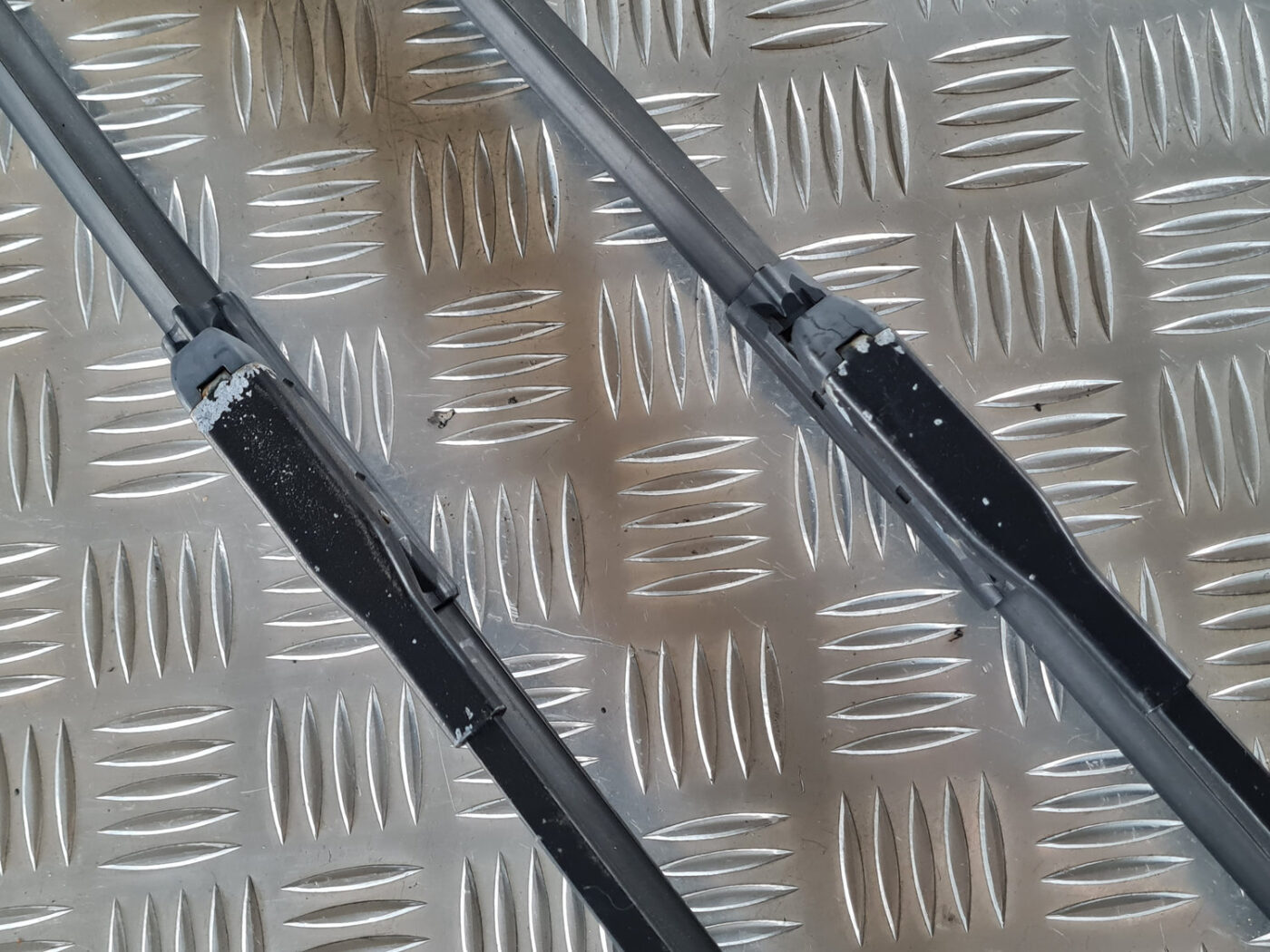 Vējstikla slotu turētāju komplekts priekš SAAB 9-3 2009