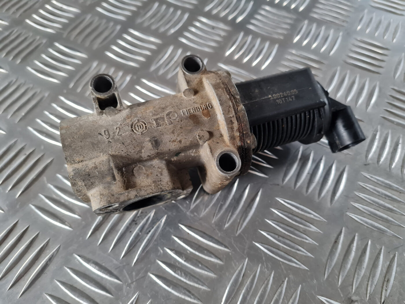 EGR vārsts priekš SAAB 9-3 2009 2 EGR vārsts priekš SAAB 9-3 2009