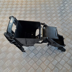 Centrālās konsoles (apdares) vidēja daļa priekš SAAB 9-3 2009