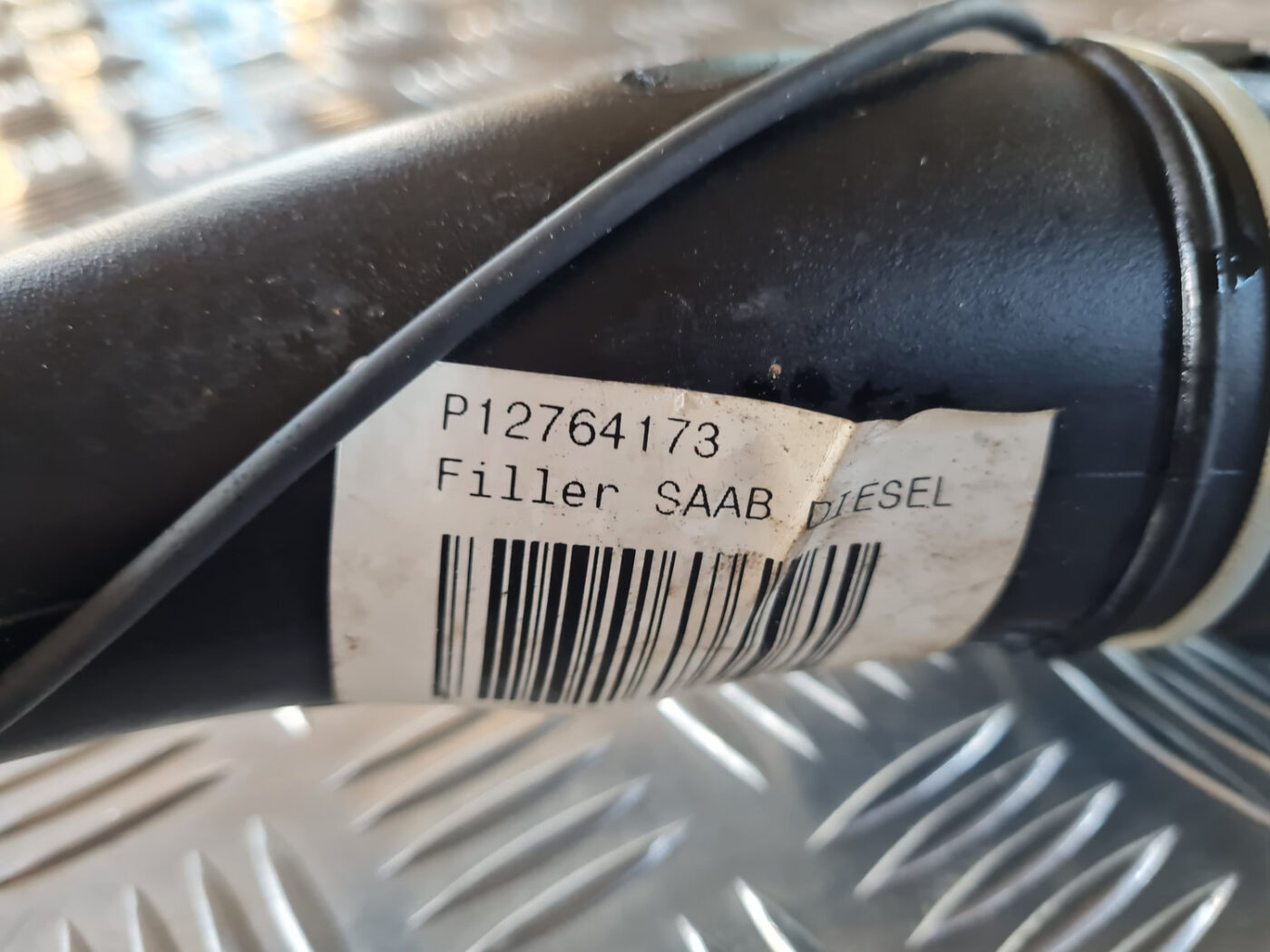 Degvielas tvertnes ielējama caurule priekš SAAB 9-3 2009 8 Degvielas tvertnes ielējama caurule priekš SAAB 9-3 2009