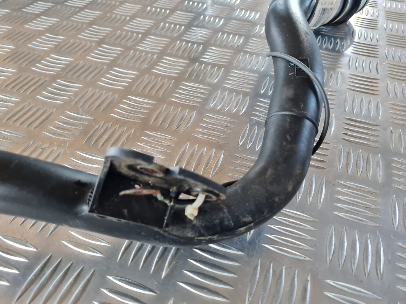 Degvielas tvertnes ielējama caurule priekš SAAB 9-3 2009 7 Degvielas tvertnes ielējama caurule priekš SAAB 9-3 2009