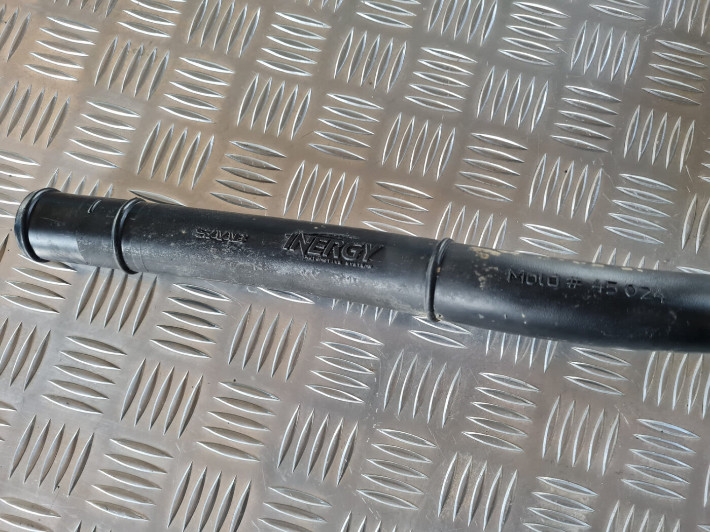 Degvielas tvertnes ielējama caurule priekš SAAB 9-3 2009 6 Degvielas tvertnes ielējama caurule priekš SAAB 9-3 2009