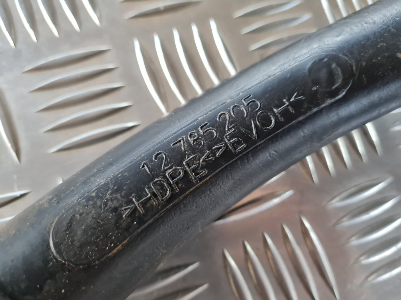 Degvielas tvertnes ielējama caurule priekš SAAB 9-3 2009 4 Degvielas tvertnes ielējama caurule priekš SAAB 9-3 2009