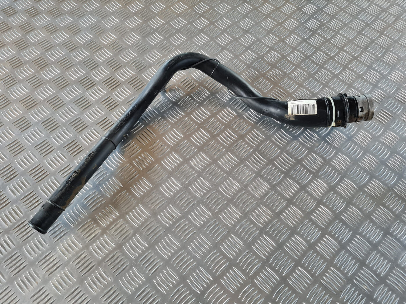 Degvielas tvertnes ielējama caurule priekš SAAB 9-3 2009 3 Degvielas tvertnes ielējama caurule priekš SAAB 9-3 2009