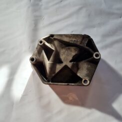 Gaisa kondicioniera kompresora kronšteins priekš SAAB 9-3 2009