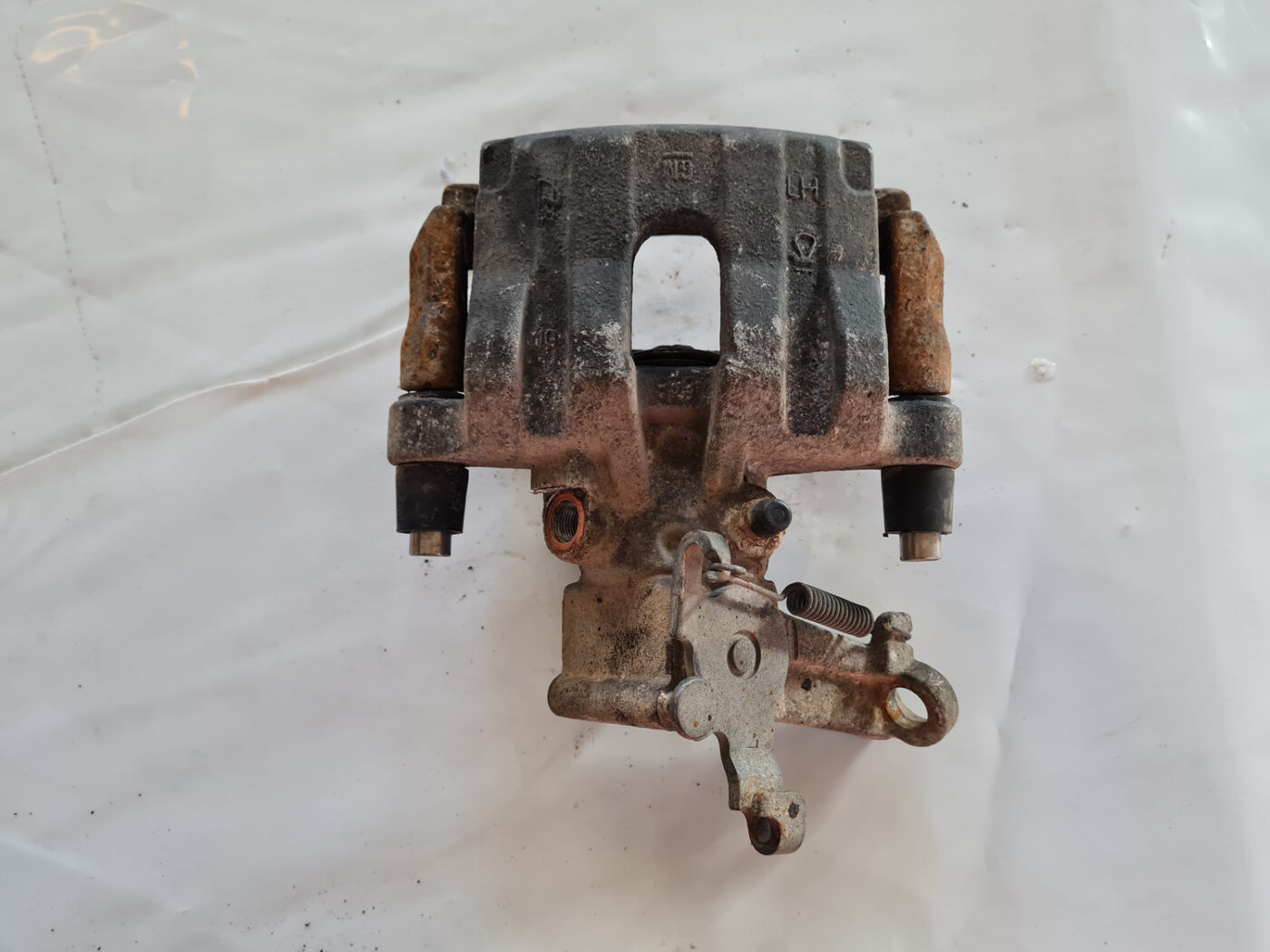 Aizmugurējais kreisais suports priekš SAAB 9-3 2009 4 Aizmugurējais kreisais suports priekš SAAB 9-3 2009