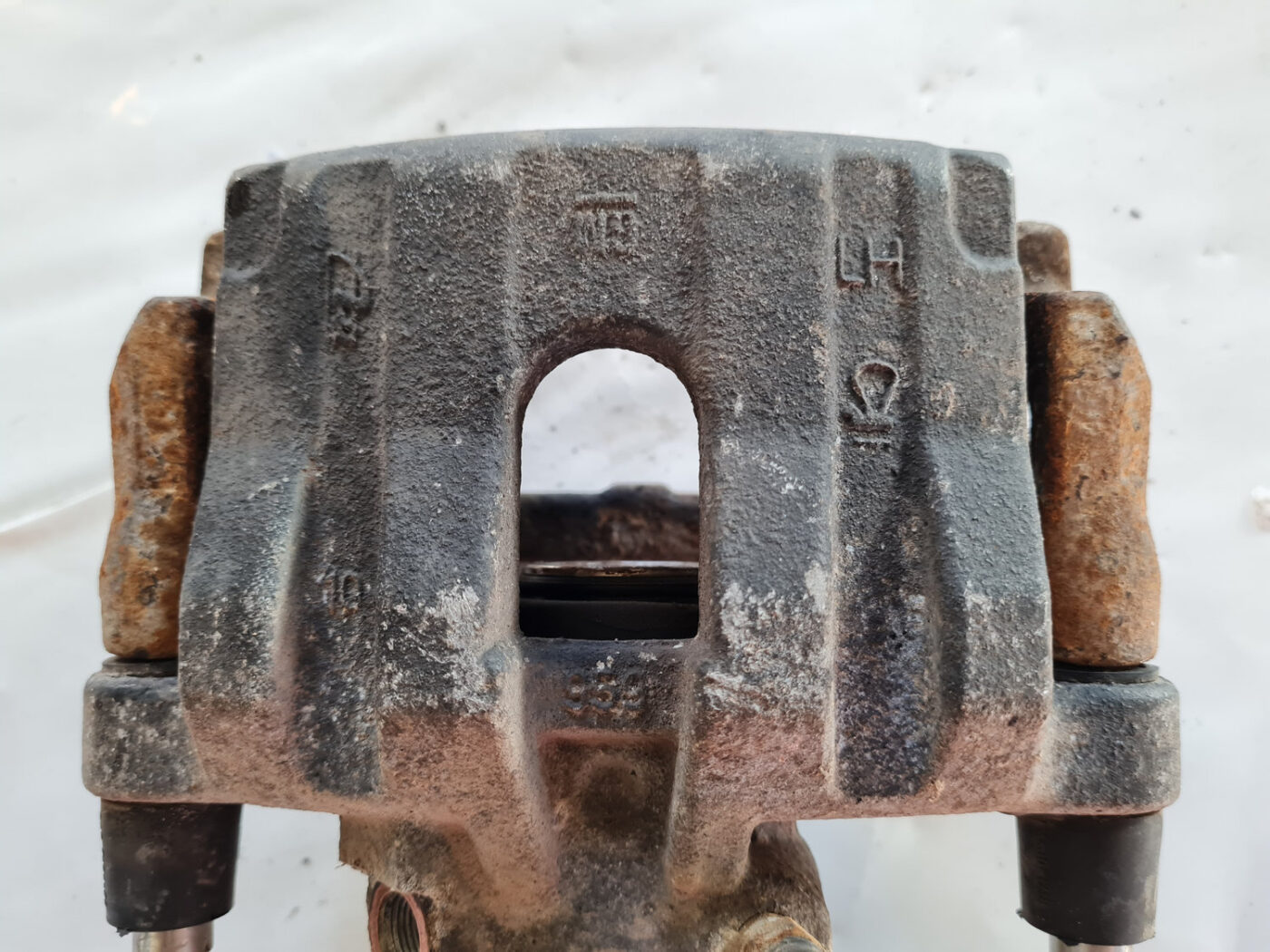 Aizmugurējais kreisais suports priekš SAAB 9-3 2009 3 Aizmugurējais kreisais suports priekš SAAB 9-3 2009