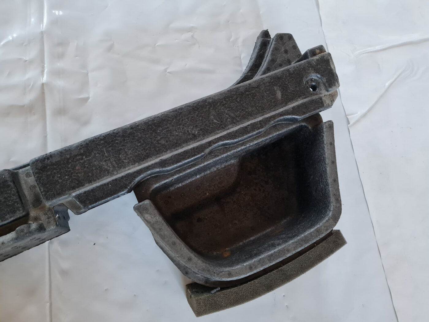 Bagāžnieka nodalījuma putuplasts priekš SAAB 9-3 2009