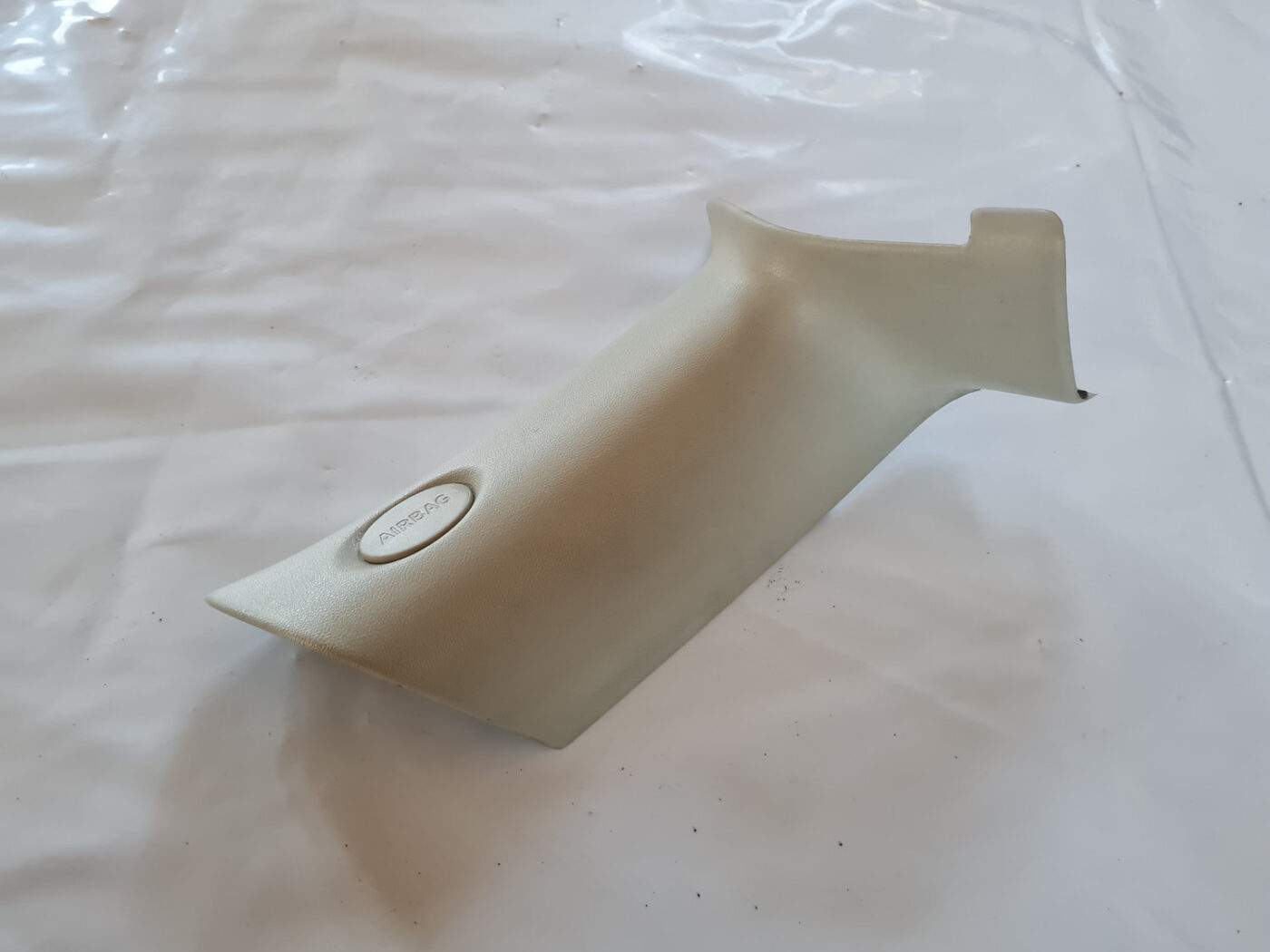 Aizmugurējas salona statnes apdare priekš SAAB 9-3 2009 2 Aizmugurējas salona statnes apdare priekš SAAB 9-3 2009