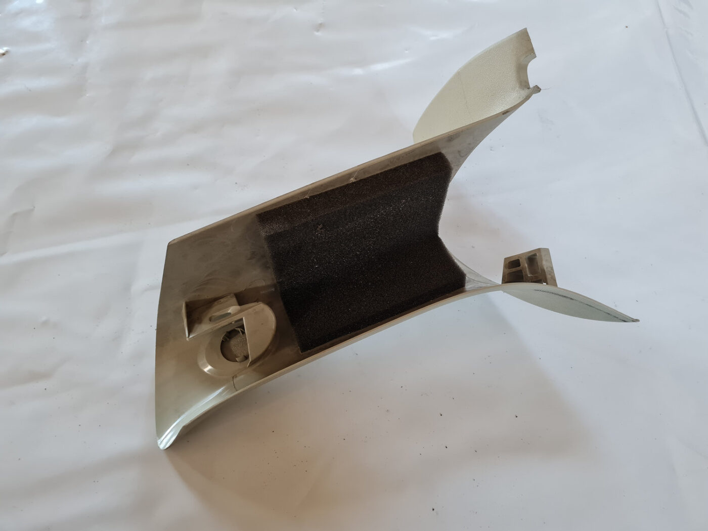 Aizmugurējas salona statnes apdare priekš SAAB 9-3 2009 4 Aizmugurējas salona statnes apdare priekš SAAB 9-3 2009