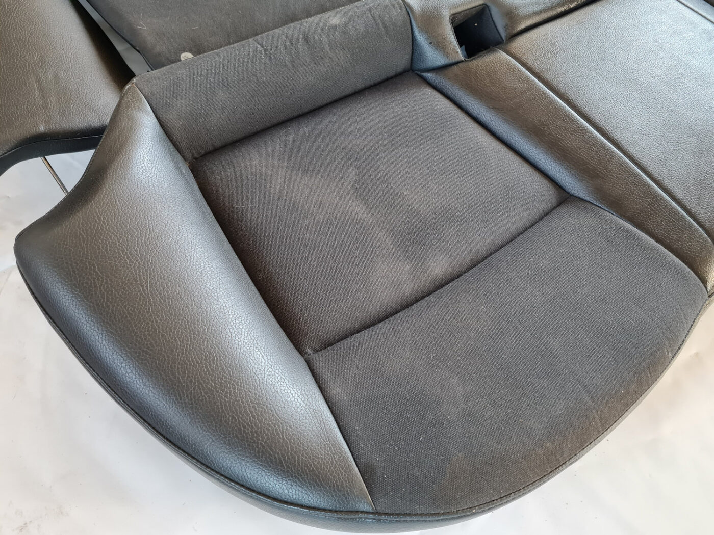 Aizmugurējais sēdeklis priekš SAAB 9-3 2009 2 Aizmugurējais sēdeklis priekš SAAB 9-3 2009