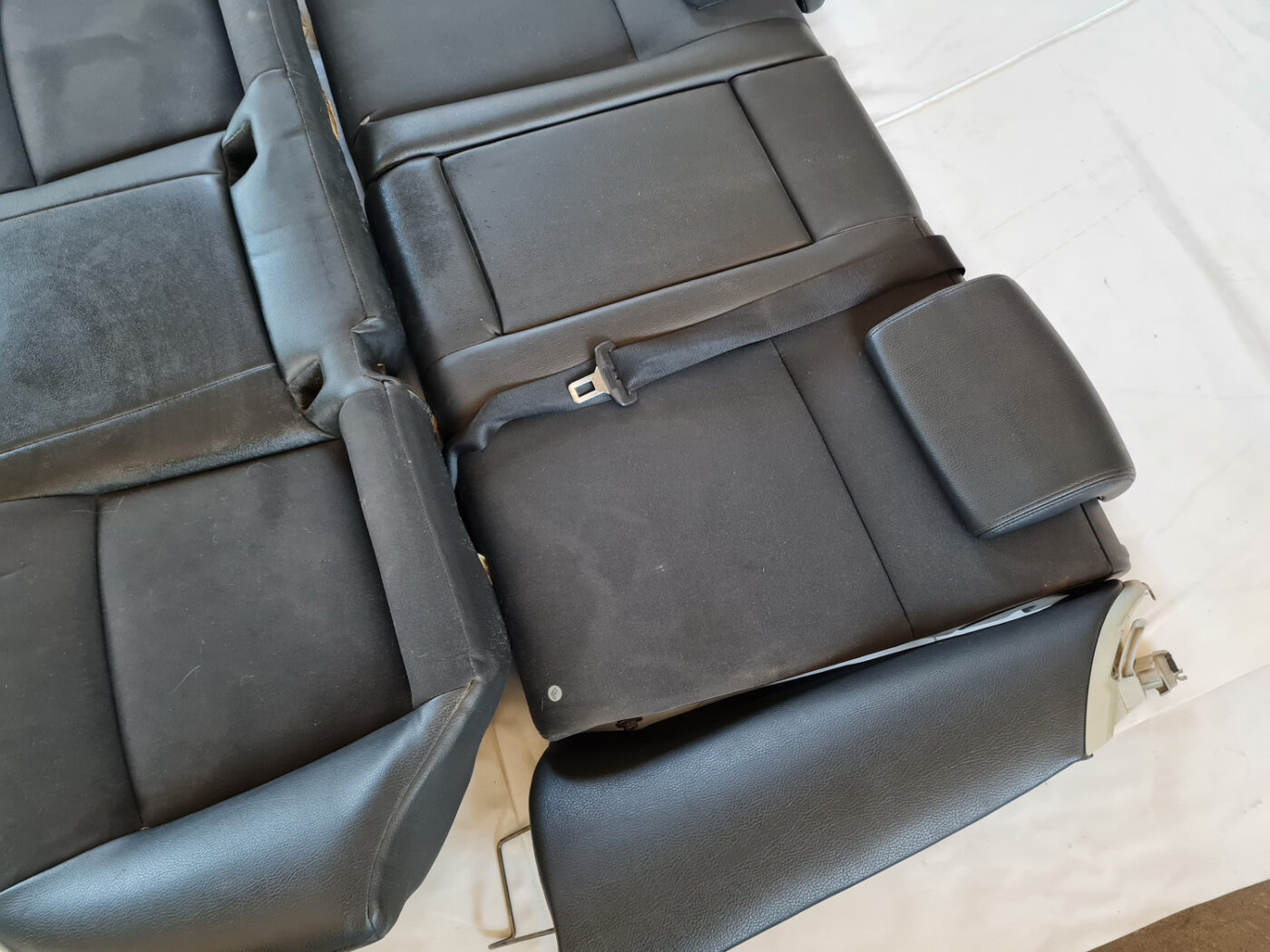 Aizmugurējais sēdeklis priekš SAAB 9-3 2009 4 Aizmugurējais sēdeklis priekš SAAB 9-3 2009