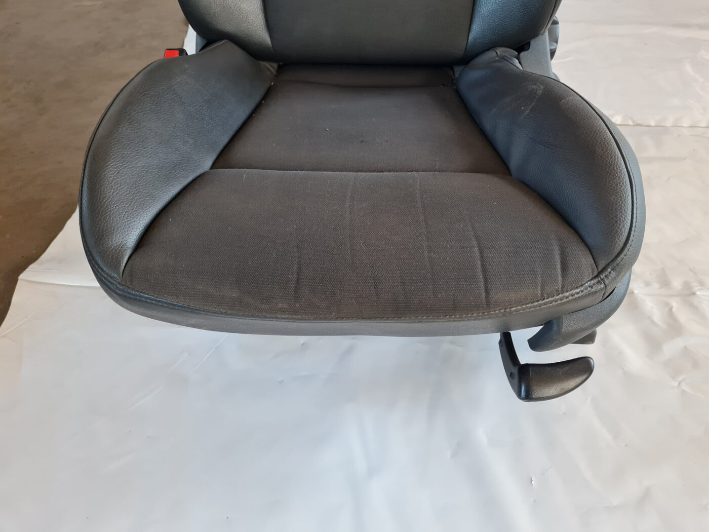 Priekšējais kreisais sēdeklis priekš SAAB 9-3 2009