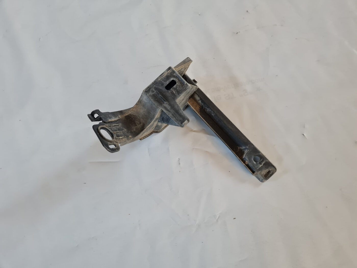 Aizmugurēja bufera kronšteins priekš SAAB 9-3 2009 1 Aizmugurēja bufera kronšteins priekš SAAB 9-3 2009