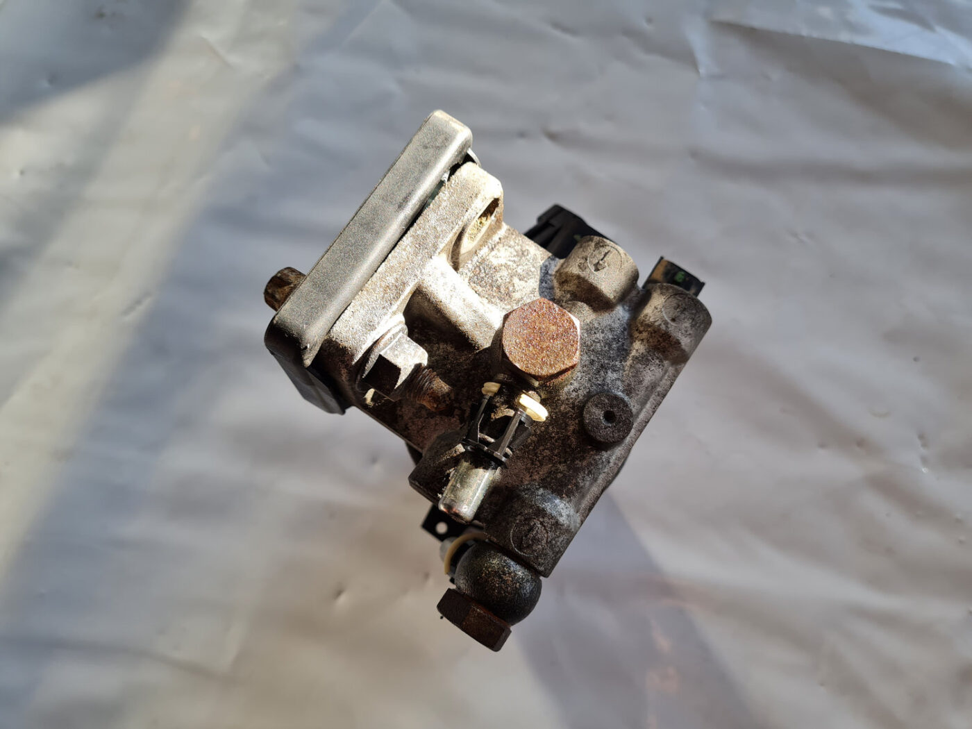 Degvielas filtra korpuss priekš SAAB 9-3 2009