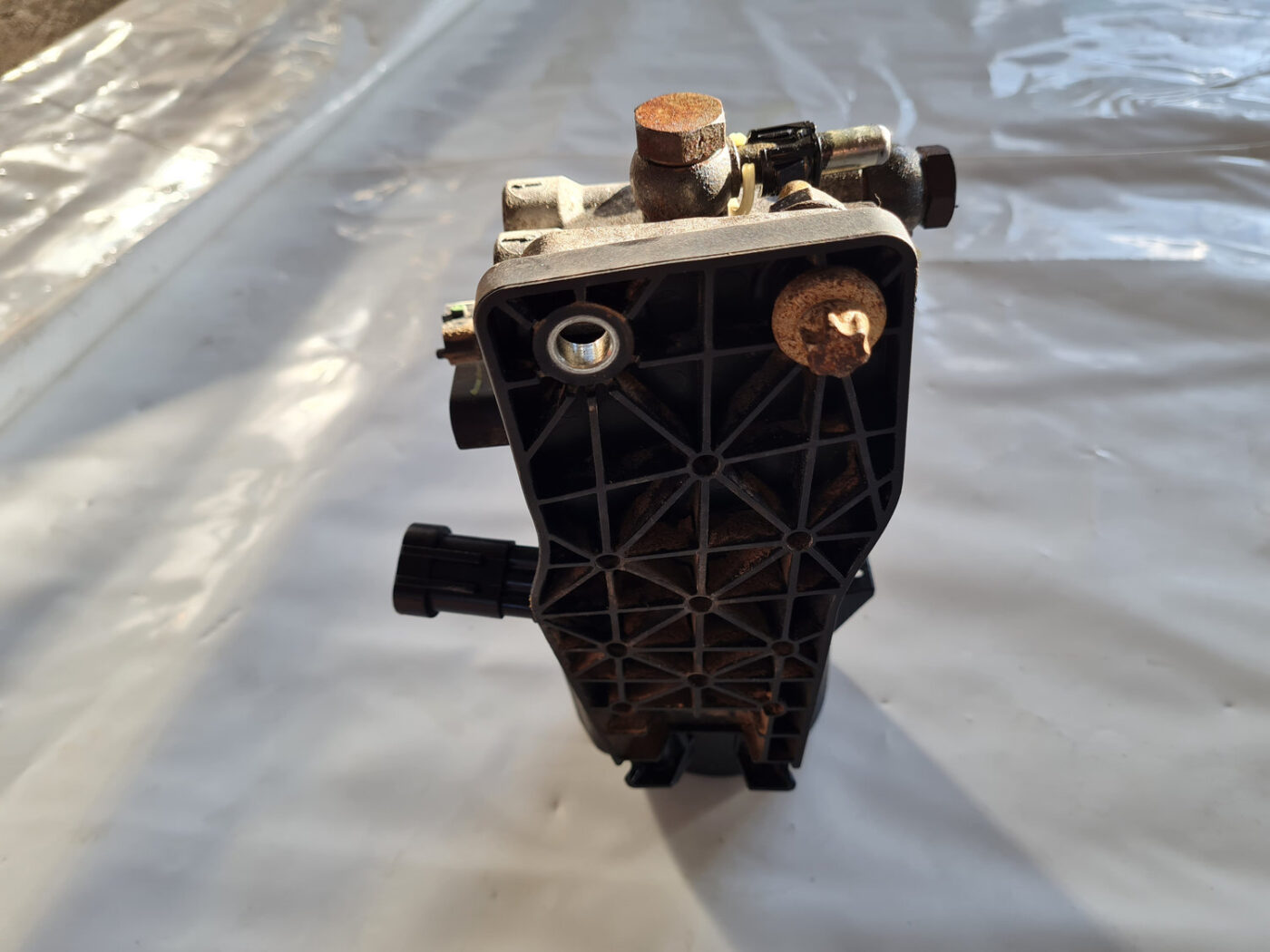 Degvielas filtra korpuss priekš SAAB 9-3 2009