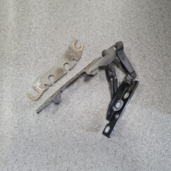 Pārsega eņģe, pa kreisi priekš BMW 530D E39 2001 TOURING