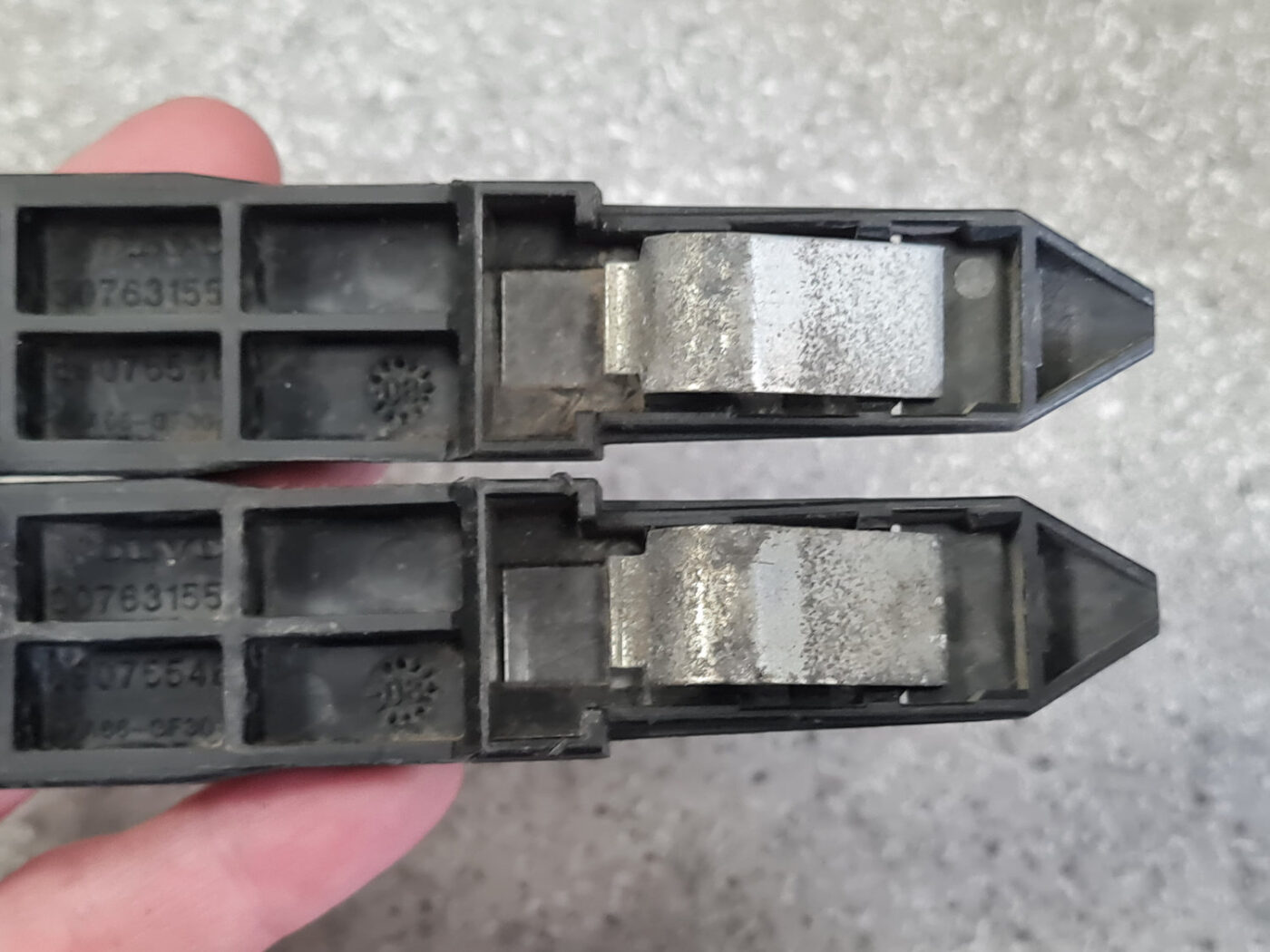 Priekšēja luktura kronšteins priekš VOLVO XC60 2009 4 Priekšēja luktura kronšteins priekš VOLVO XC60 2009