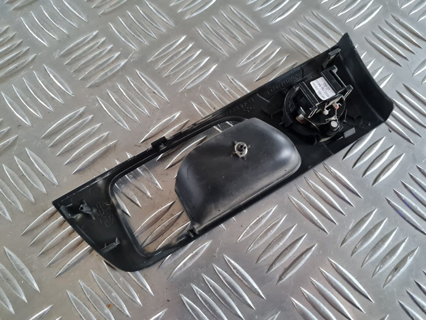 Durvju rokturu apdares uzlika (salonā) priekš TOYOTA AVENSIS 2007 UNIVERSAL 6 Durvju rokturu apdares uzlika (salonā) priekš TOYOTA AVENSIS 2007 UNIVERSAL